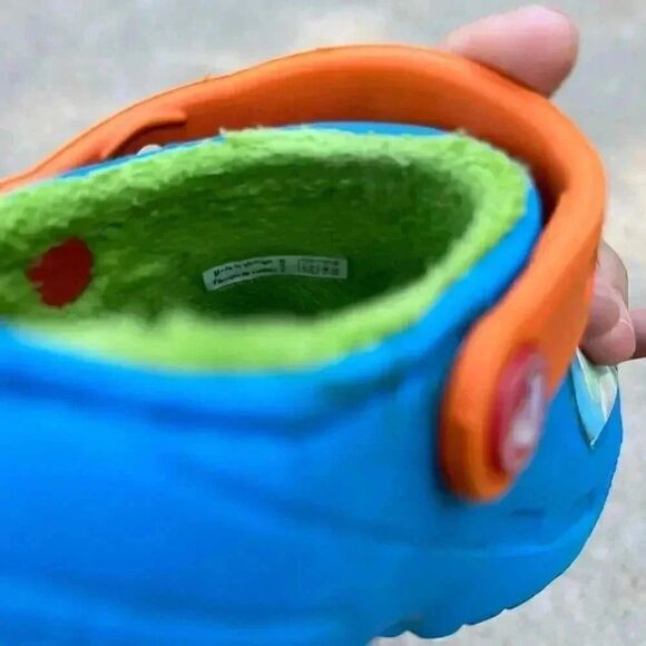 Kid’s Crocs Fun Lab Lined Yoshi Clogs - Picture 10 of 11